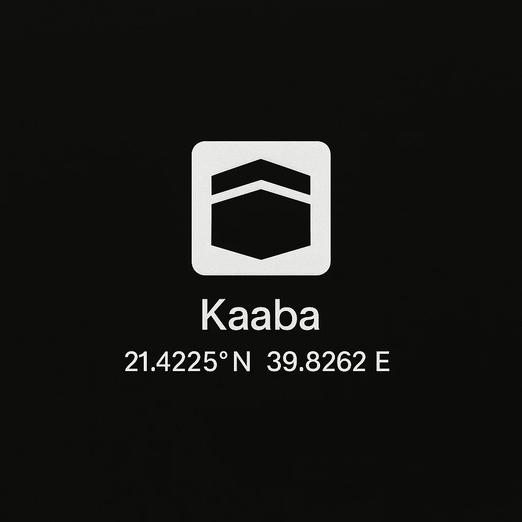 Icône stylisée de la Kaaba accompagnée de ses coordonnées géographiques

